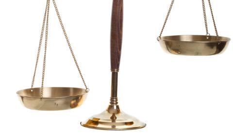 为什么用金属替代复合材料导致车辆轻量化